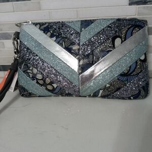 Sakroots Spirit Desert Artist Circle blue gray w power bank Zip top wristlet